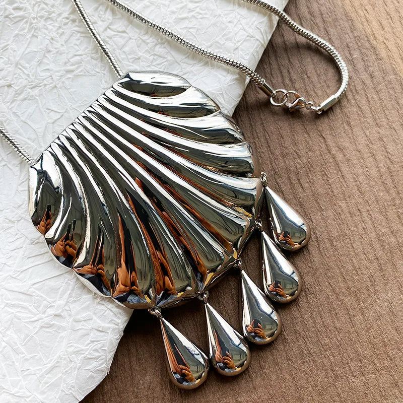 Concha Drop Necklace