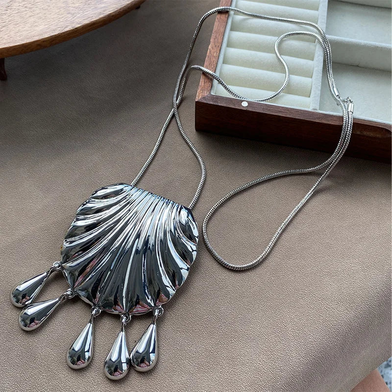 Concha Drop Necklace