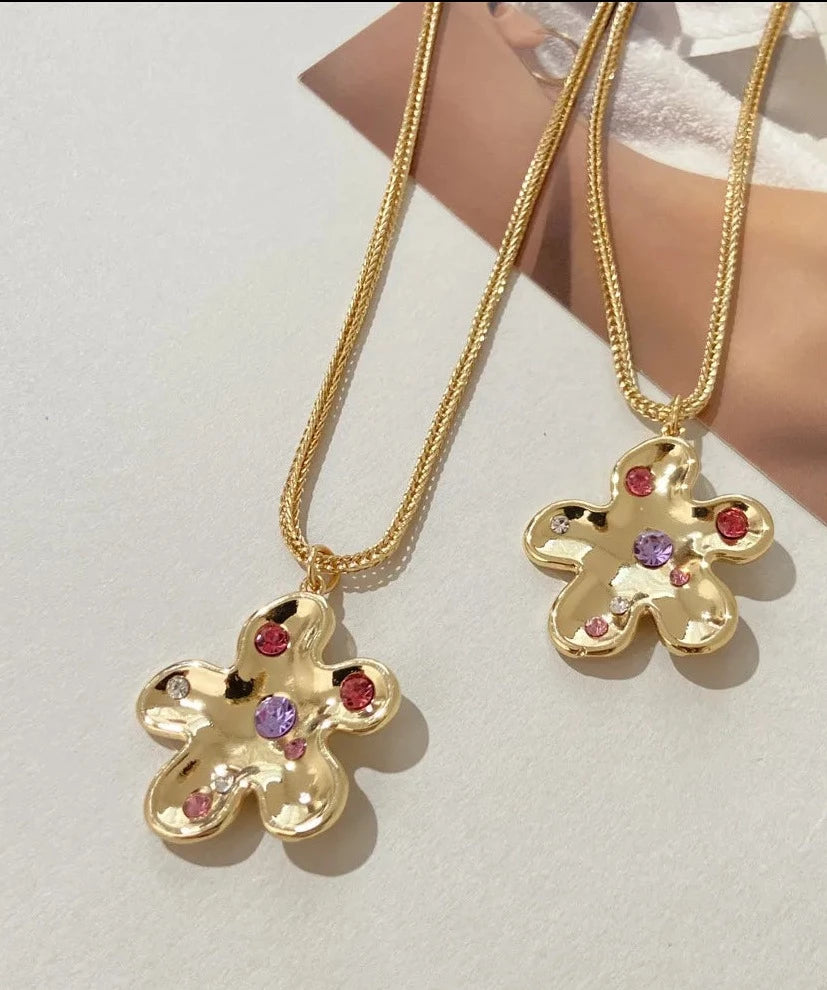 Daisy Pendant Necklace